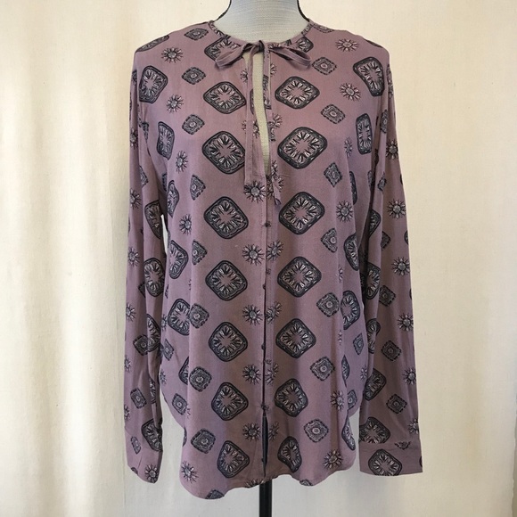 Lira Mauve Boho Print Scoop Hem Long Sleeve Blouse - Picture 3 of 12